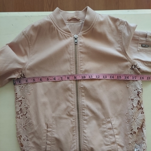 Chelsea28 pink bomber jacket with floral crochet back Sz small - Picture 3 of 9